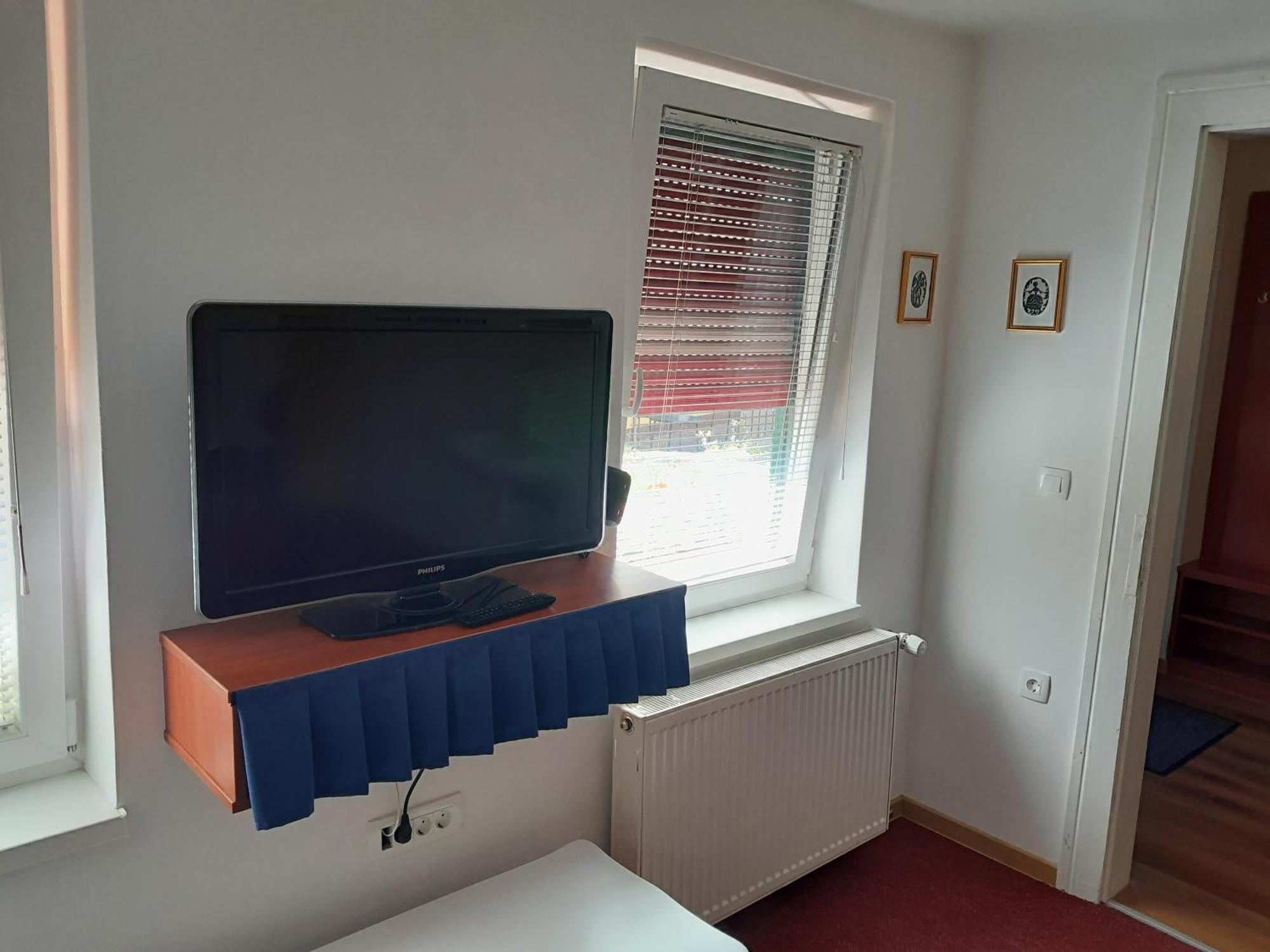 Hotel Pri Belokranjcu Novo Mesto Kültér fotó