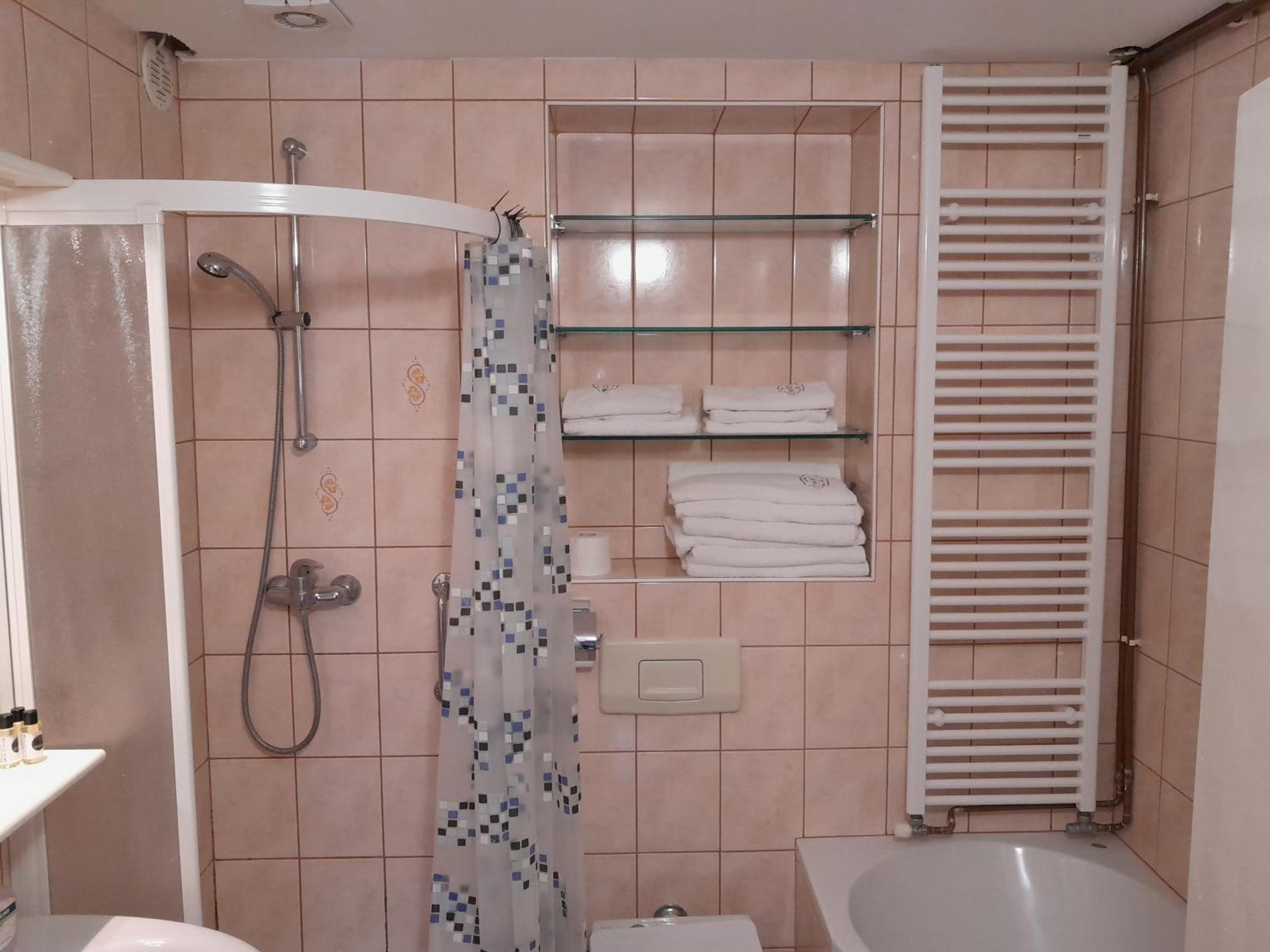 Hotel Pri Belokranjcu Novo Mesto Kültér fotó