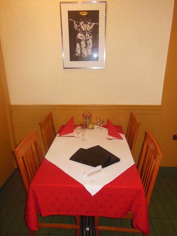 Hotel Pri Belokranjcu Novo Mesto Kültér fotó