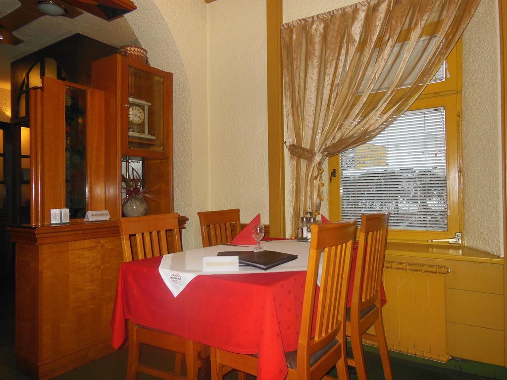 Hotel Pri Belokranjcu Novo Mesto Kültér fotó