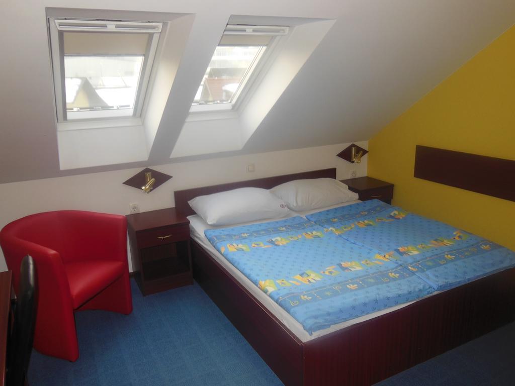 Hotel Pri Belokranjcu Novo Mesto Szoba fotó