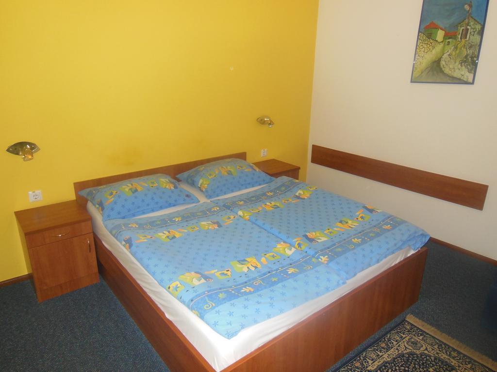 Hotel Pri Belokranjcu Novo Mesto Szoba fotó