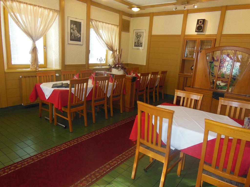 Hotel Pri Belokranjcu Novo Mesto Kültér fotó